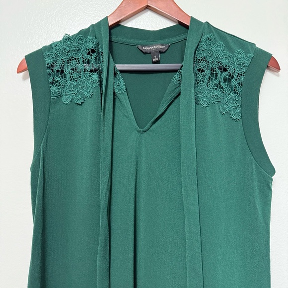 Banana Republic Emerald Green Neck Tie Sleeveless Top Women’s Small Career Wear - Picture 2 of 9